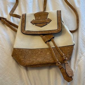 Mini backpack! Canvas and cork material so cute !